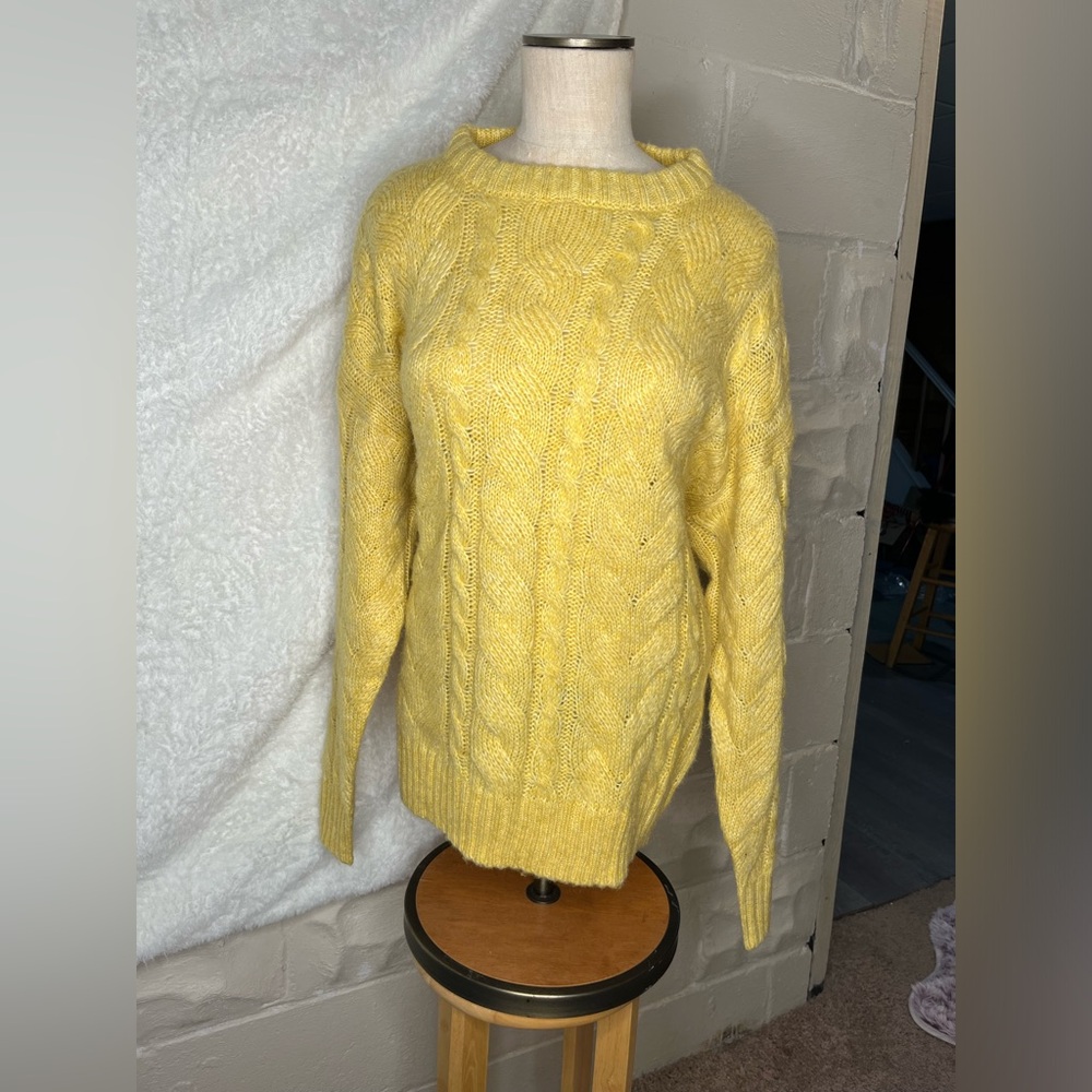 Large Women’s Yellow Primark Cares Sweater
